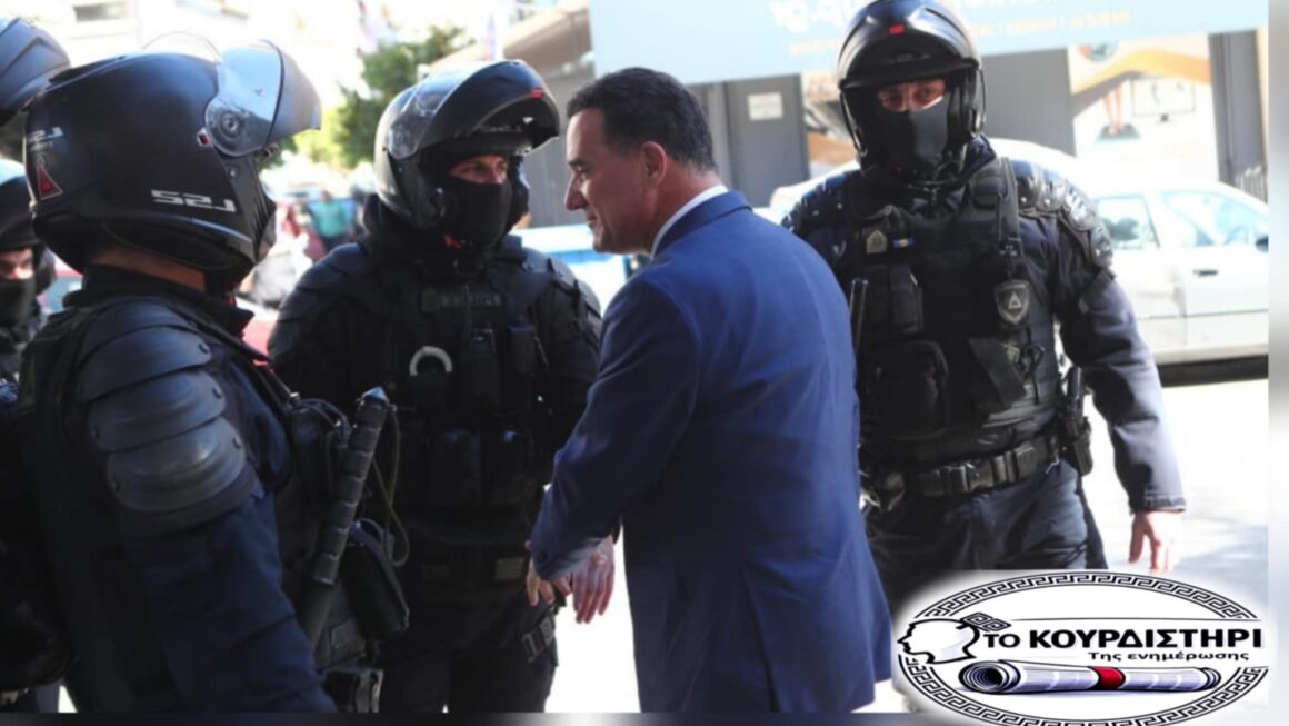 Η Δημοκρατία πίσω από Ασπίδες